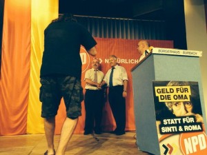 Karl Krämer beim Fototermin mit Thomas Rausch (inzwischen "die Rechte), Udo Voigt und Peter Marx (beide NPD)